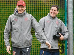 Arsene Wenger. El técnico del Arsenal (izquierda) desea vencer al Atlético de Madrid. AFP