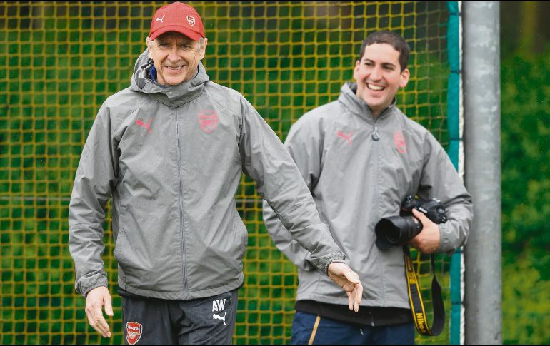 Arsene Wenger. El técnico del Arsenal (izquierda) desea vencer al Atlético de Madrid. AFP