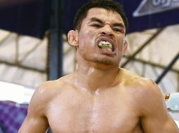 Imbatible. Wanheng Menayothin (foto) fue muy superior a Leroy Estrada durante su combate de ayer. AFP