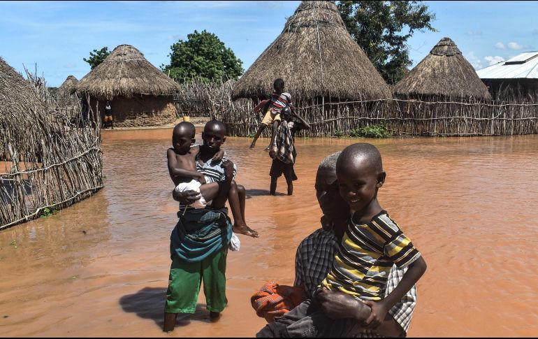 Advierten que las inundaciones pueden desencadenar o empeorar brotes de enfermedades como la malaria y el cólera. AFP/A. Kasuku