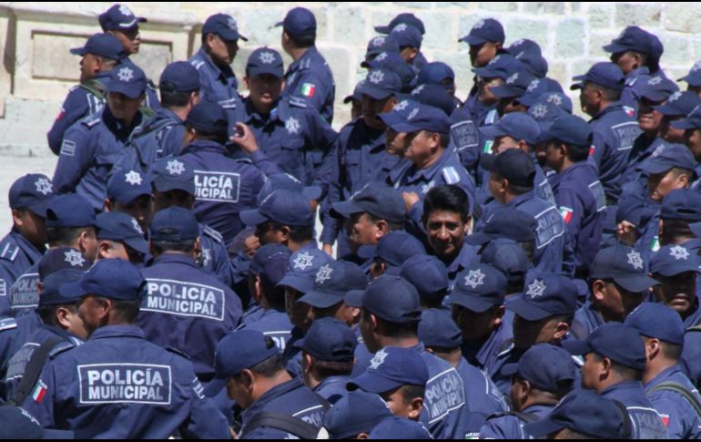 La víspera, el gobierno de Puebla asumió el mando de la Policía Municipal en esa localidad y trasladó a 185 elementos de seguridad local al Centro Único de Evaluación y Control de Confianza, a fin de ser examinados. NTX / ARCHIVO