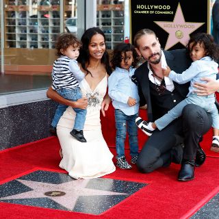 Zoe Saldaña recibe su estrella en el Paseo de la Fama