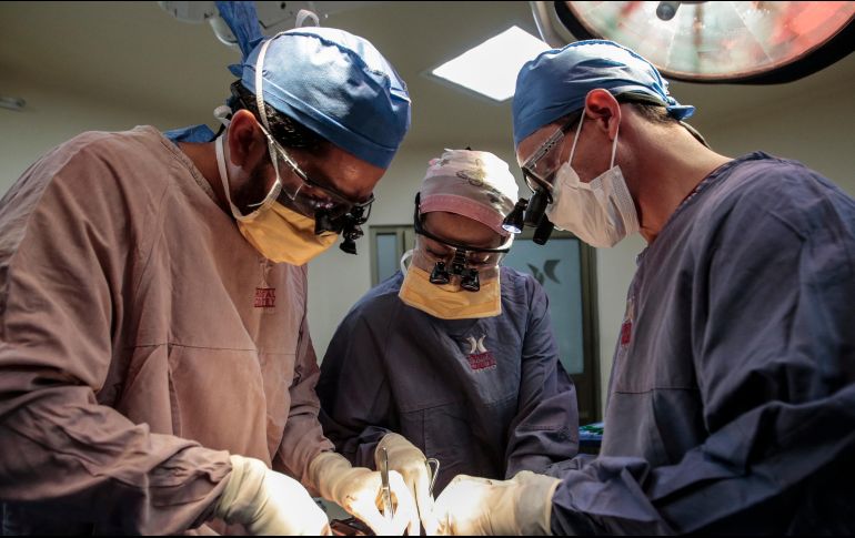 El ex rector fue intervenido quirúrgicamente para reimplantarle la mano. EL INFORMADOR / ARCHIVO