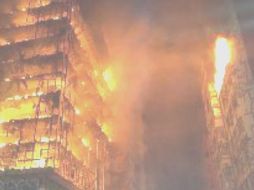  Unas 150 familias vivían en el edificio, y la mayoría logró salir antes que el fuego lo consumiera. ESPECIAL/ ARCHIVO