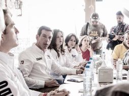 Castro Reynoso se reunió con pequeños productores lecheros y ganaderos en Tepatitlán de Morelos.  TWITTER / @micasrey