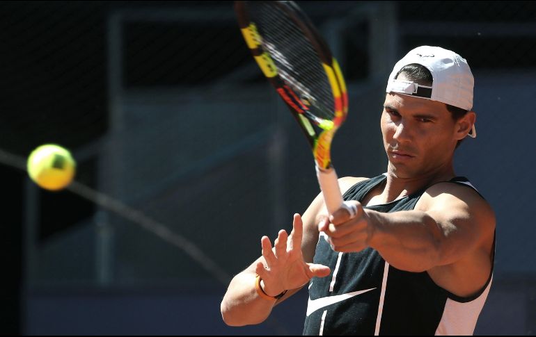 Rafa Nadal se ha preparado intensamente de cara al Masters 1000 de Madrid, torneo que busca ganar por sexta ocasión y que lo afiance en la cima del ranking de la ATP. EFE/K. Huesca