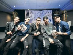 CNCO posa para este medio desde la sala de un hotel. EL INFORMADOR/F. Atilano
