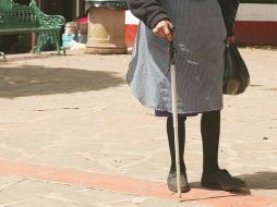 La hinchazón de las piernas producida por la retención de líquidos en los tejidos de las extremidades inferiores se conoce como edema periférico. EL INFORMADOR / ARCHIVO