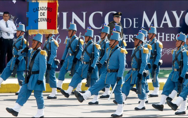 Hoy se realizó el defile cívico-militar que, con carros alegóricos y participantes referentes a la cultura e historia mexicanas, conmemoran el triunfo nacional en la Batalla de Puebla. NTX / C. Pacheco