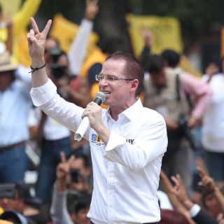 Anaya promete bajar precio de combustibles