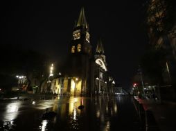 Las gotas comenzaron a caer alrededor de las 19:00 horas en la Perla Tapatía. EL INFORMADOR / F. Atilano