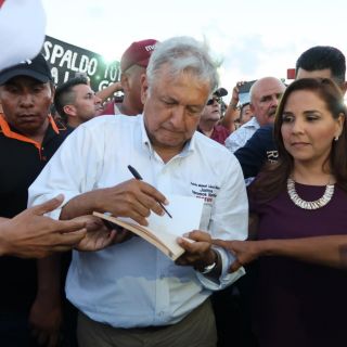 López Obrador prohibirá a funcionarios viajar en aviones privados