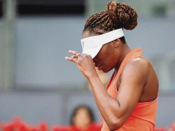 Avergonzada. Williams había ganado el primer set de su duelo ante Anett Kontaveit, quien terminó llevándose los otros dos. EFE/J. Martín