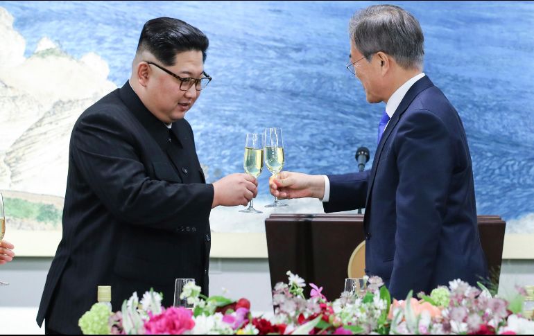 Los líderes de las dos Coreas se reunieron el viernes pasado donde acordaron buscar la “desnuclearización completa” de la península. AP / ARCHIVO