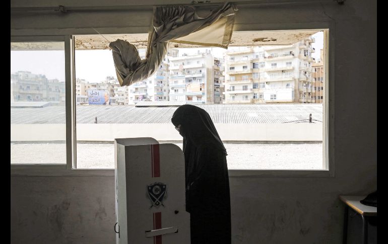 Una musulmana vota en Trípoli, Líbano, en las primeras elecciones parlamentarias en nueve años. AP/I. Chalhoub