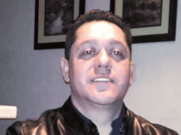 El cadáver de Eduardo Aragón, que presentaba heridas de bala y estaba maniatado, fue hallado en la cajuela de su auto. ESPECIAL