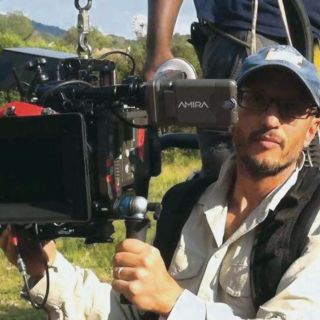 Laureado cineasta muere por golpe de jirafa