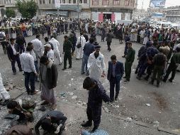 Numerosas ambulancias se dirigieron al complejo presidencial, situado en el barrio de Al Tahrir. AP