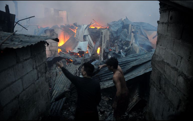 Las llamas consumieron al menos cuatro viviendas antes de ser controladas. AFP/ARCHIVO