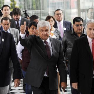 No estamos cerrados a construir NAICM; podríamos concesionarlo: AMLO