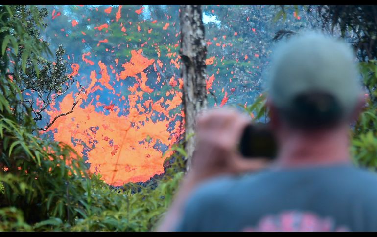 Las autoridades a ordenaron la evacuación de miles de personas el pasado 3 de mayo, tras una erupción que provocó la expulsión de lava por grandes grietas sobre un área residencial. Una erupción el 4 de mayo. AFP/F. Brown