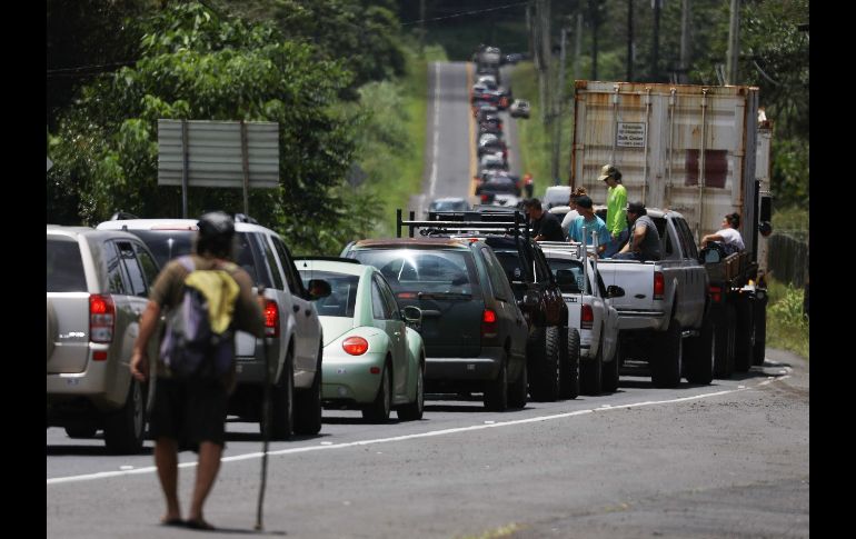 Residentes de Leilani Estates fueron autorizados el domingo para regresar a sus casas para poder revisar sus propiedades y recoger pertenencias. AFP/M. Tama