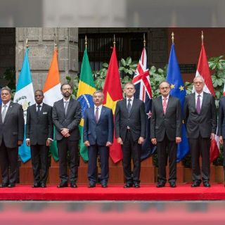 Peña Nieto recibe cartas credenciales de 18 nuevos embajadores