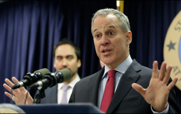 “Aunque estas acusaciones no están relacionadas con mi conducta profesional ni con las operaciones de la oficina, me impedirán encabezar el trabajo de la oficina en esta época crucial”, dijo Schneiderman. AP / ARCHIVO