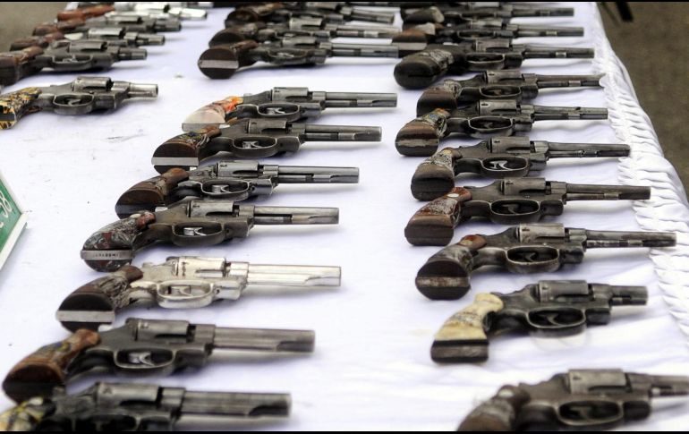 Los individuos dijeron trabajar para una empresa de seguridad, aunque no contaban con documentos que acreditaran la legal procedencia de las armas. EFE