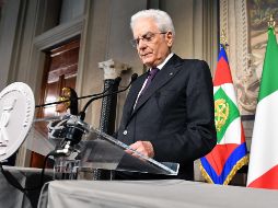 Sergio Mattarella. El gobierno italiano tiene que aprobar la obligada subida del IVA, le convendría reformar la ley electoral y aprobar una nueva ley de presupuestos. EFE/E. Ferrari