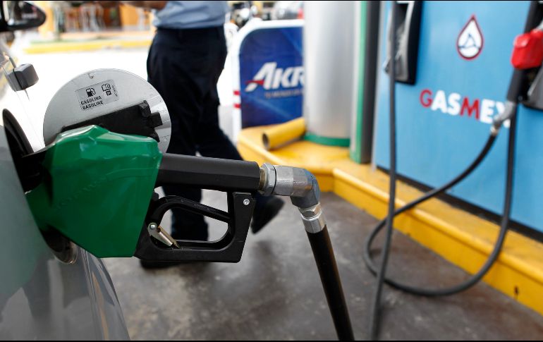 El fin de semana varias estaciones de servicio vendieron en 20 pesos el litro de Premium. EL INFORMADOR/Archivo