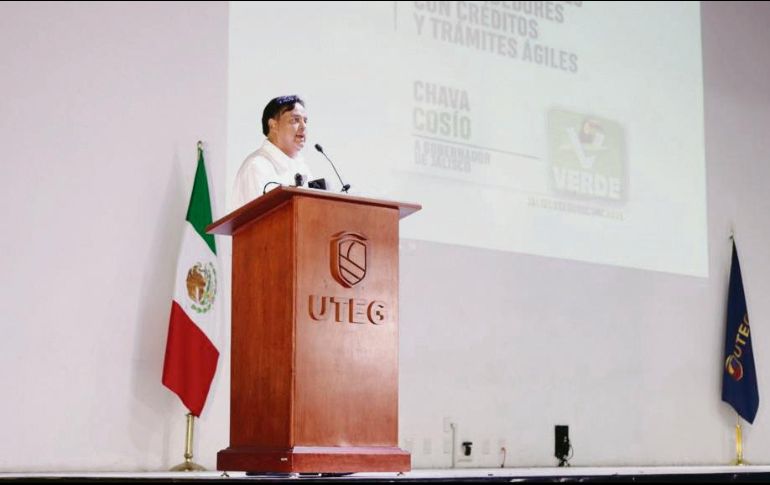 Cosío charló con estudiantes de la Universidad UTEG. ESPECIAL