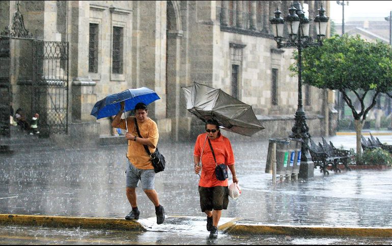 Es importante extremar precauciones al salir de casa ante el riesgo de inundaciones. EL INFORMADOR/ARCHIVO