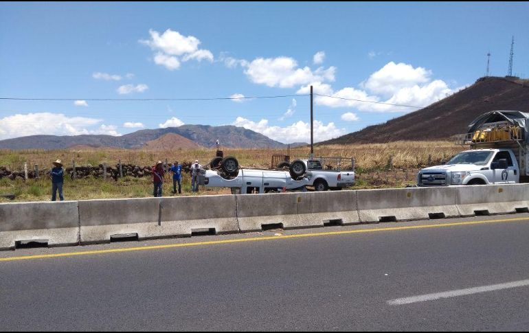 El conductor del vehículo quedó detenido a la espera de que los peritajes determinen su grado de responsabilidad. ESPECIAL/ Protección Civil y Bomberos de Jalisco