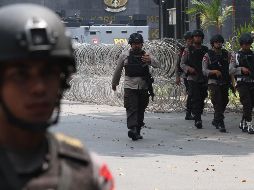 La Policía mantiene un cerco de 100 metros alrededor del centro carcelario de máxima seguridad. AFP/R. Prakoso