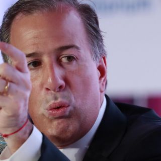 Meade festeja a mamás con imitador de "Juanga"
