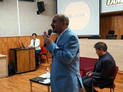 Del Toro visitó el campus Chaputepec de la Universidad LAMAR para conversar con los estudiantes. TWITTER / @DelToroIsmael