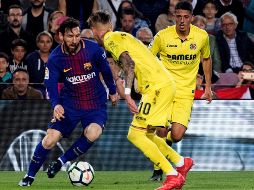 Con su anotación ante el Villarreal, Messi (I) suma 34 goles, nueve más que Cristiano Ronaldo. EFE/M. Pérez