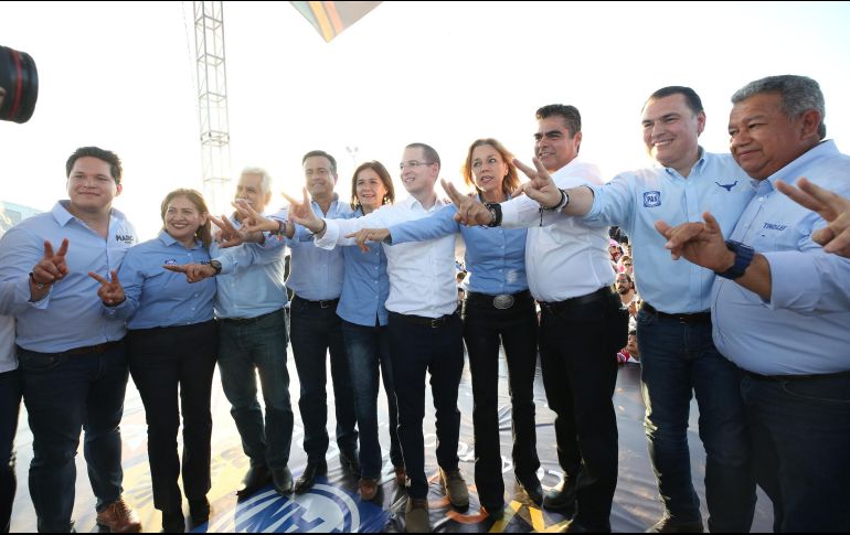 Anaya Cortés estuvo acompañado por candidatos de su coalición. NOTIMEX
