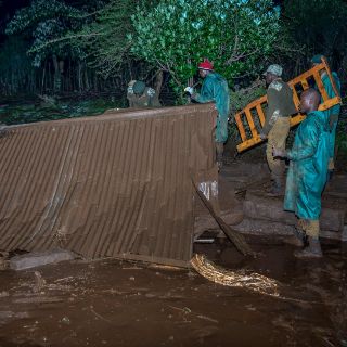 Desbordamiento de represa en Kenia deja 20 muertos