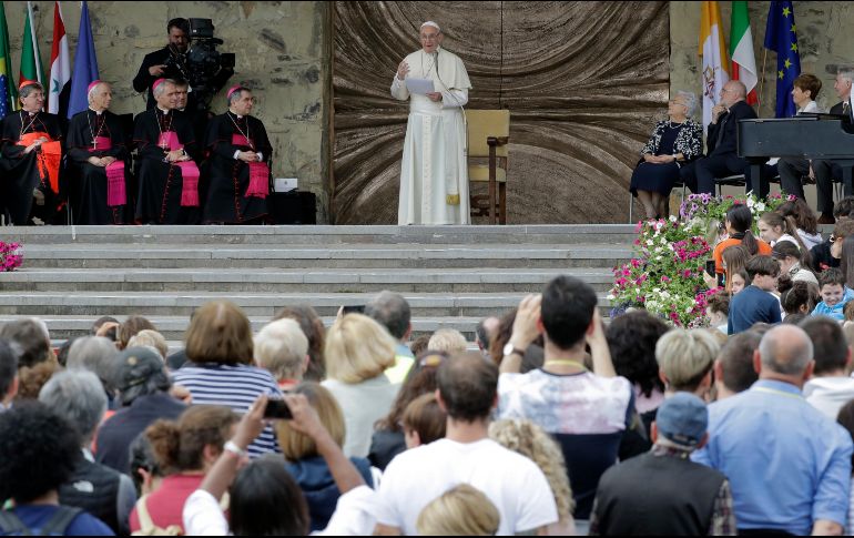Francisco animó a los miembros de la Comunidad de Nomadelfia a seguir 