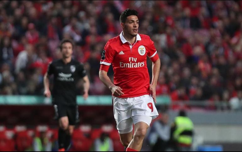 De acuerdo al diario luso ''A Bola'', las Águilas planean una renovación de plantilla donde el canterano americanista no sería contemplado. ESPECIAL / slbenfica.pt