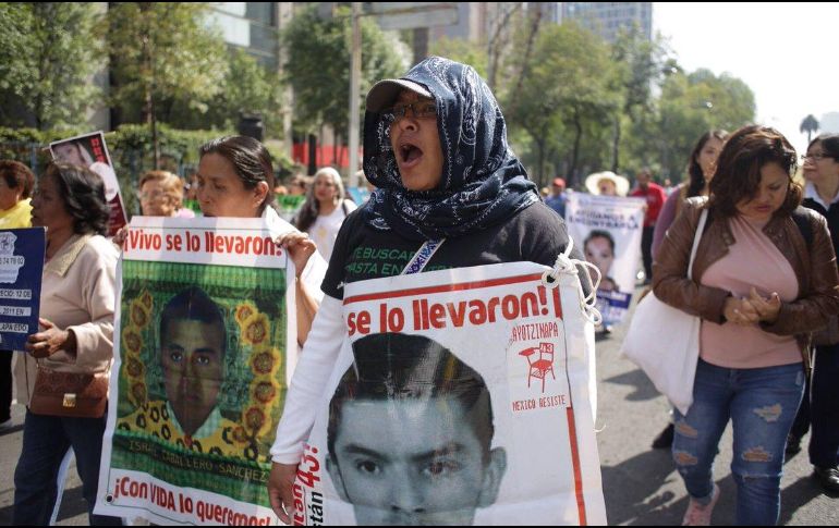 Los manifestantes exigen que las autoridades hagan todo lo necesario para encontrarlos. TWITTER / @AIMexico