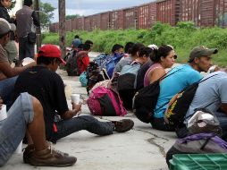 Las personas provenientes de Centroamérica, pidieron ayuda con dritos y golpes al interior de la caja del vehículo. NTX/ ARCHIVO