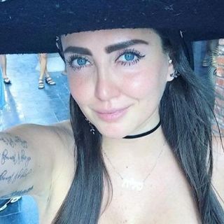 Celia Lora se deja ver desnuda en Instagram