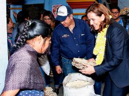 La candidata Margarita Zavala se reunió con mujeres de Oaxaca. EFE