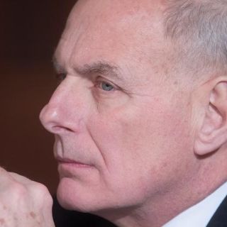 Jefe de gabinete de Trump se pronuncia por ciudadanía para inmigrantes