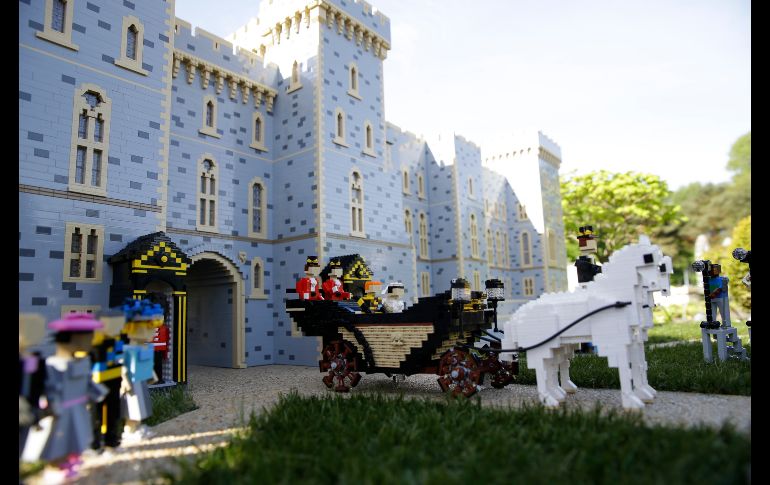 El furor por la boda del Príncipe Harry y Meghan Markle ha llegado hasta Legoland en Windsor, donde se creó una representación del castillo. AP / A. Grant