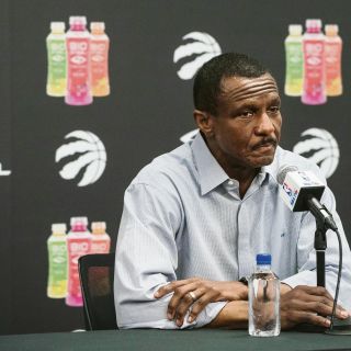 Los Raptors le dan las gracias a Dwane Casey