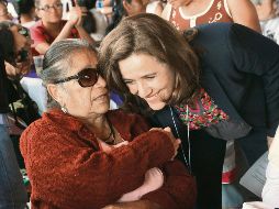 Cercanía. Margarita Zavala está en contacto con mujeres. ESPECIAL